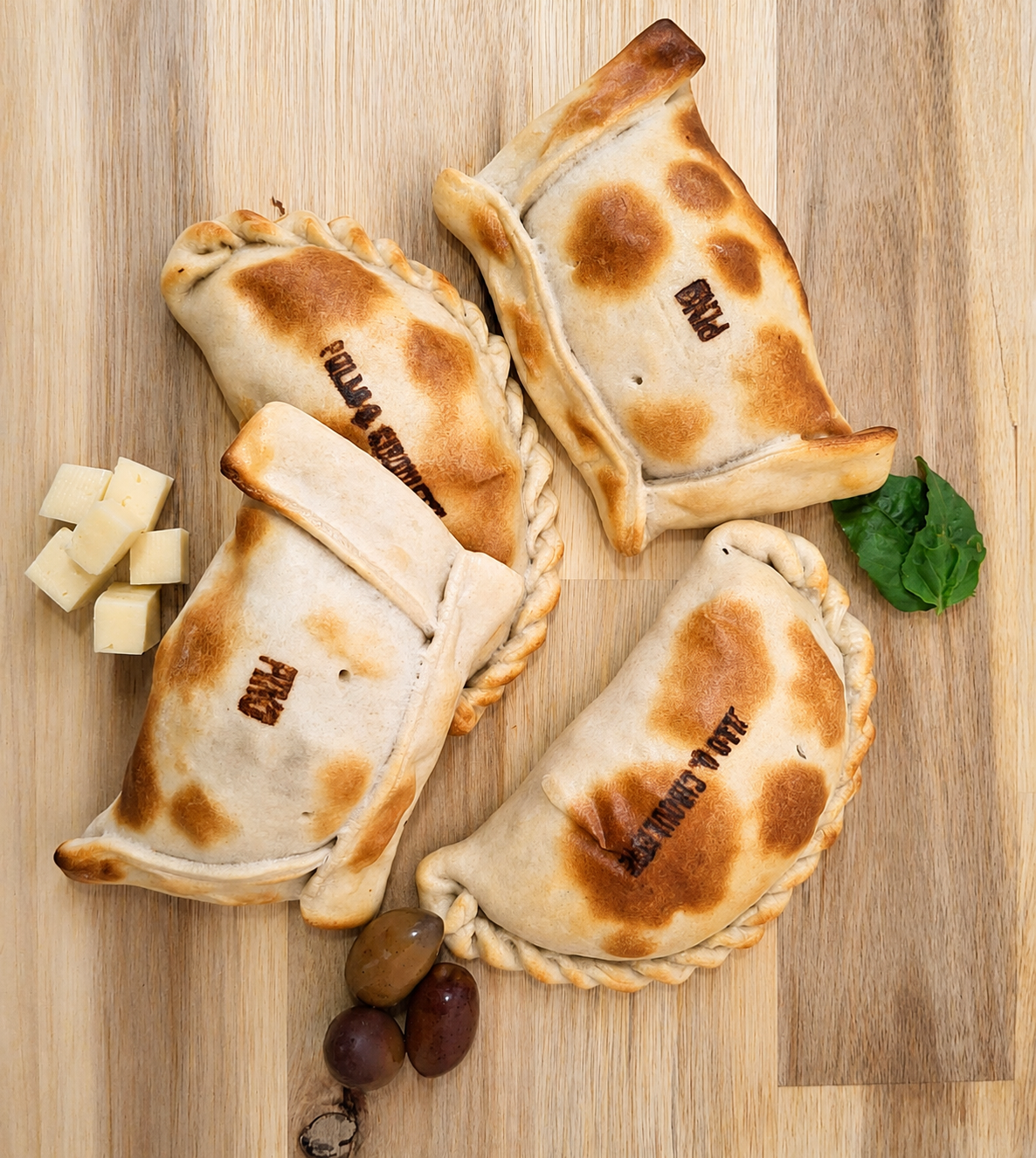 Empanadas variadas de La Patrona listas para compartir